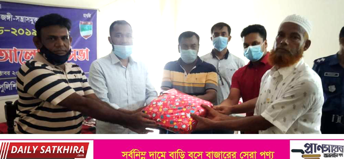 পুলিশ সদস্যকে ব্যতিক্রমী অবসরজনীত বিদায় দিলেন দেবহাটা থানা