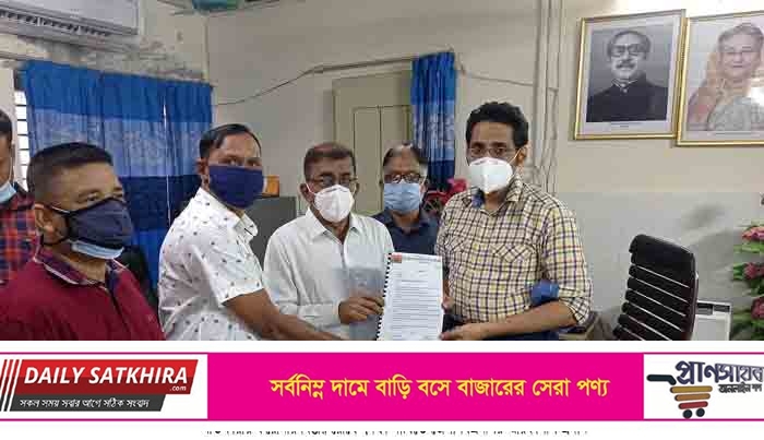 সাতক্ষীরায় করোনার বিস্তার রোধে ৭দফা দাবিতে জেলা বিএনপির স্মারকলিপি