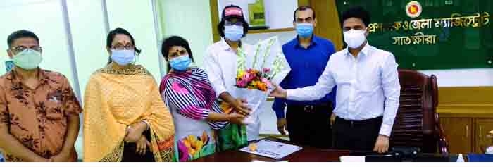 সাতক্ষীরার নবাগত ডিসিকে জেলার সকল শিল্পী-সাহিত্যিকদের পক্ষে শুভেচ্ছা