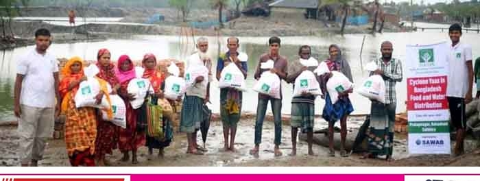 আশাশুনিতে ইয়াশে ক্ষতিগ্রস্তদের মাঝে সওয়াব’র খাদ্য সামগ্রী বিতরণ