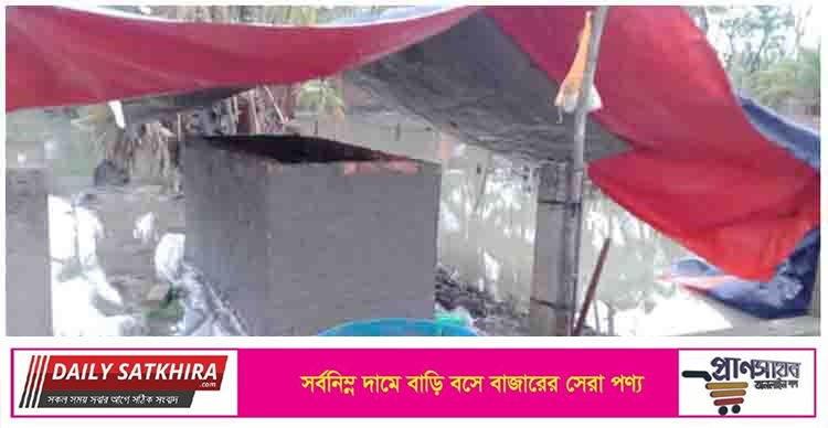 প্রতাপনগরে পানিতে ভাসছে বিস্তীর্ণ এলাকা, ইটের কবরে দাফন হলো যুবকের