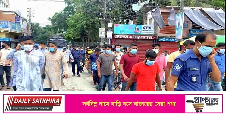 সাতক্ষীরায় এক দড়িতে বেঁধে ৯ জুয়াড়িসহ ২০ আসামিকে আদালতে পাঠালেন ওসি