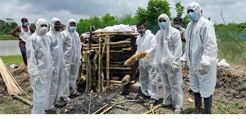করোনায় আক্রান্ত মৃতদেহ সৎকার করলেন জেলা হিন্দু ছাত্র মহাজোট