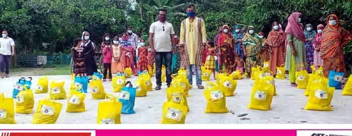 সাতক্ষীরা জেলা ছাত্রলীগের আয়োজনে প্রধানমন্ত্রীর ঈদ উপহার বিতরণ