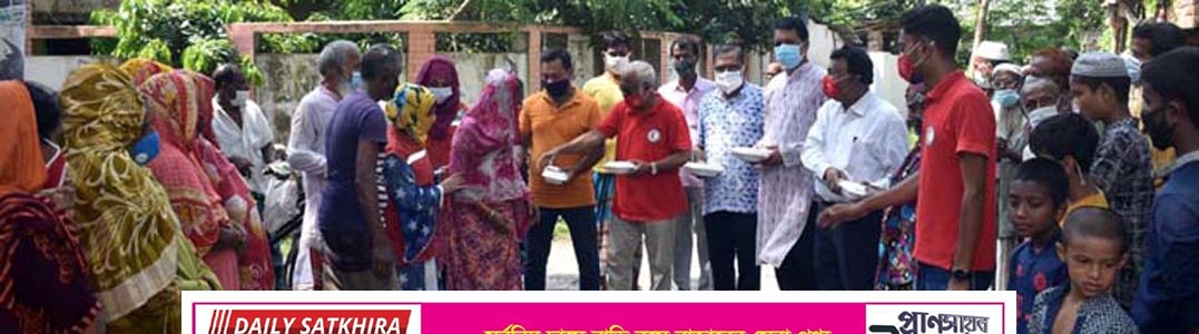 সাতক্ষীরা রেড ক্রিসেন্ট ইউনিটের রান্না করা খাবার বিতরণ