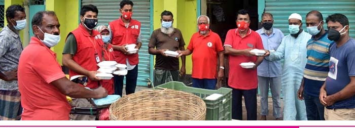 সাতক্ষীরায় এক মাসে ১০ হাজার পরিবারে রেড ক্রিসেন্ট ইউনিটের রান্না করা খাবার বিতরণ