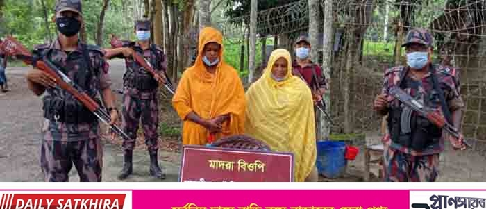 সাতক্ষীরার দুটি সীমান্ত থেকে ৫ বাংলাদেশী আটক : এপর্যন্ত আটক-১১১