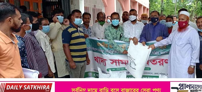 সাতক্ষীরায় প্রধানমন্ত্রীর উপহার খাদ্য সামগ্রী বিতরণ