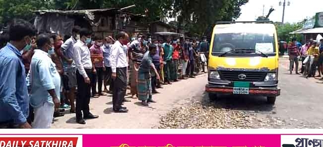 দেবহাটায় চিংড়িতে অপদ্রব্য পুশ বিরোধী অভিযান
