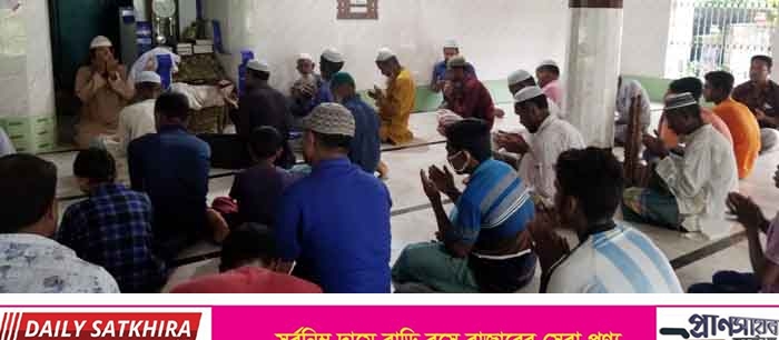 আশাশুনিতে সাবেক স্বাস্থ্যমন্ত্রীর সহধর্মিণী ইলা হকের ১ম মৃত্যু বার্ষিকীতে দোয়া