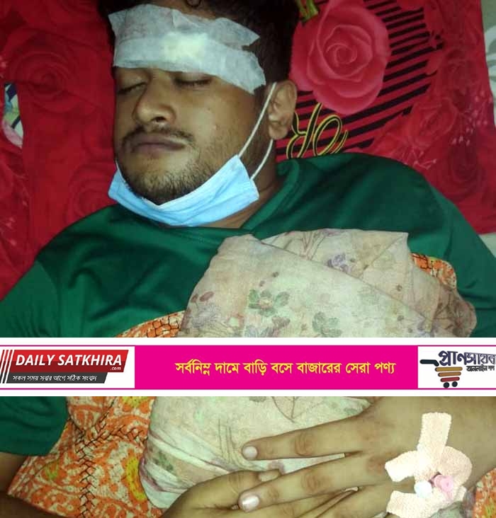সাতক্ষীরায় তুচ্ছ ঘটনায় এক যুবককে ছুরিকাঘাত