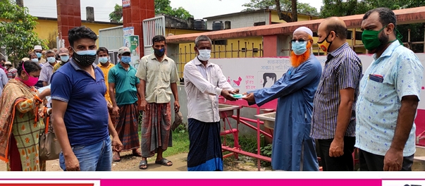 করোনা প্রতিরোধে মাক্স পরিধান ও হাত ধুতে উদ্বুদ্ধ করনে ফ্রি স্বাস্থ্য সুরক্ষা বিতরণ