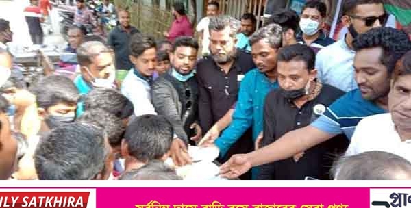 জাতীয় শোক দিবসে সাতক্ষীরায় কেন্দ্রীয় ছাত্রলীগ নেতার উদ্যোগে খাবার বিতরণ