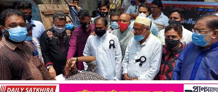 সাতক্ষীরা জেলা ছাত্রলীগের উদ্যোগে স্বেচ্ছায় রক্তদান