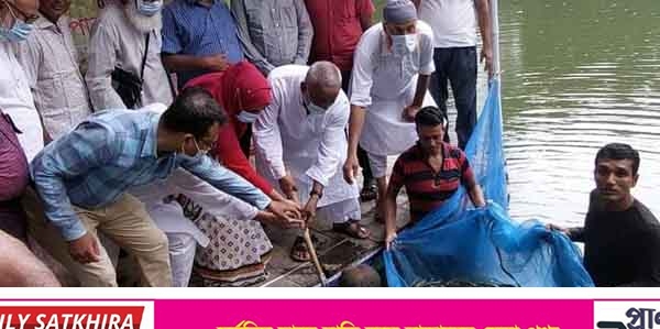 দেবহাটায় জাতীয় মৎস্য সপ্তাহ উদযাপন ও পোনা অবমুক্তকরণ