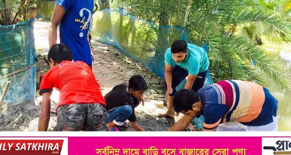 শ্যামনগরে রাস্তা সংস্কার করলেন স্বেচ্ছাসেবীরা