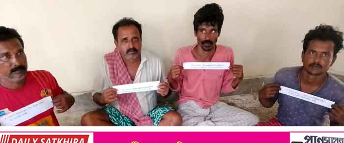 বাংলদেশ সীমান্তে একটি ট্রলারসহ চার ভারতীয় জেলেকে আটক