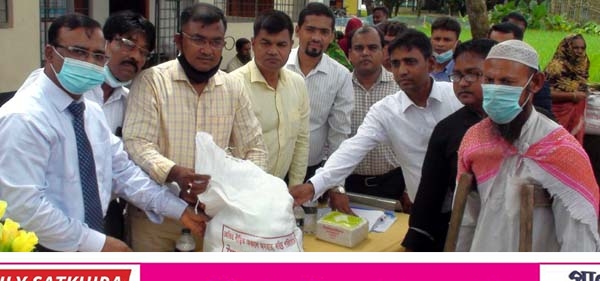 কলারোয়ায় অসহায় ও দুস্থদের মাঝে জনতা ব্যাংক লিমিটেডের খাদ্য সহায়তা বিতরণ