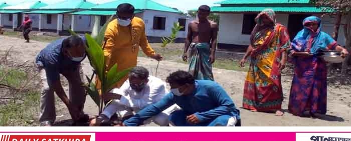 শেখ কামালের ৭২তম জন্মবার্ষিকী উপলক্ষে সাতক্ষীরায় বৃক্ষরোপণ কর্মসূচি