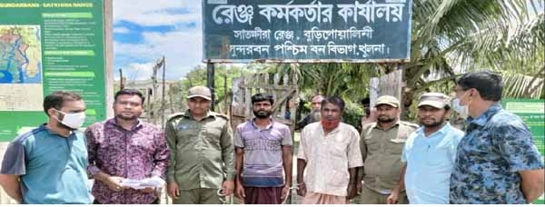 সাতক্ষীরার সুন্দরবনে মাছ ধারার সময় দুই জেলে আটক
