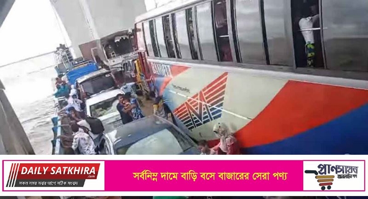পদ্মা সেতুর পিলারে ফেরির ধাক্কা : আহত -৫