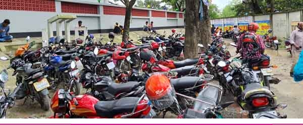 সাতক্ষীরা সিটি কলেজের শহীদ মিনার যেন মোটরসাইকেল গ্যারেজ!