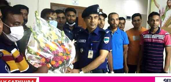 দেবহাটা থানার নবাগত ওসি শেখ ওবাইদুর রহমানের যোগদান