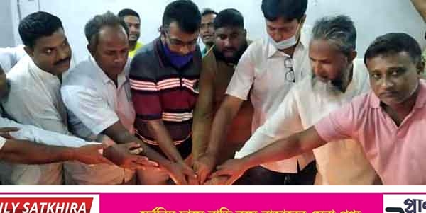 সখিপুরে প্রধানমন্ত্রীর জন্মদিনের কেক কাটা ও আলোচনা