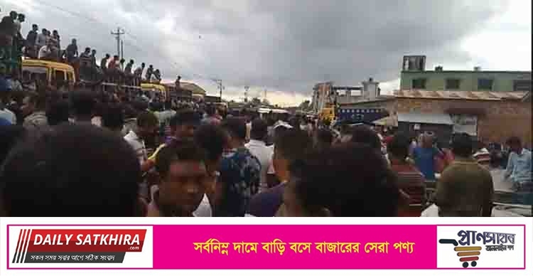 সাতক্ষীরায় শ্রমিক সংগঠন দখলচেষ্টার প্রতিবাদে বিক্ষোভে উত্তাল ভোমরা বন্দর