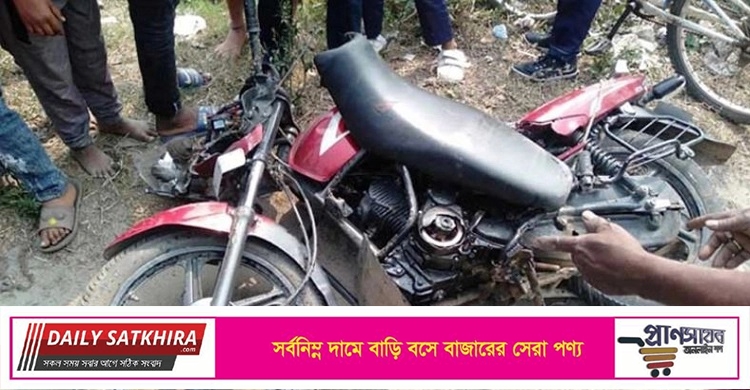 পাল্লা দিয়ে মোটরসাইকেল চালাতে গিয়ে ৩ যুবকের মৃত্যু
