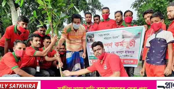 শ্যামনগরে ৫০০ বৃক্ষ রোপন কর্মসূচী উদ্বোধন করলেন এমপি জগলুল হায়দার