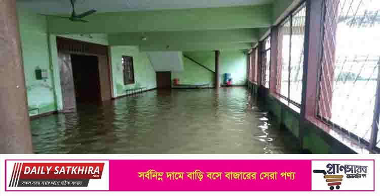 সাতক্ষীরা সকাল পর্যন্ত ৬৮ মিলিমিটার বৃষ্টিপাত, ভেসে গেছে মৎস্য ও চিংড়ি ঘের