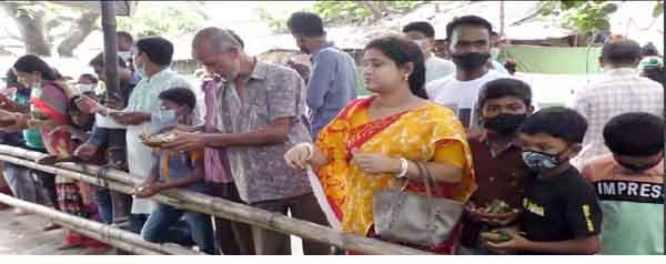 সাতক্ষীরায় মনসা পূজার সাথে শুরু গুড় পুকুরের মেলা