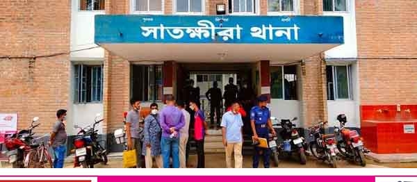 সাতক্ষীরায় স্কুল ছাত্রীকে উত্ত্যক্ত করার অভিযোগে যুবক আটক