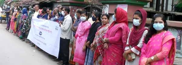 দেবহাটায় ছাত্রীকে ধর্ষনের পর হত্যার ঘটনায় পার্থ মন্ডলের ফাঁসির দাবীতে মানববন্ধন