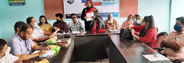 বানভাসী এলাকা পরিদর্শন শেষে রোটারী ক্লাব অব জাহাঙ্গীরনগর’র প্রেসিডেন্ট নাজু’র সংবাদ সম্মেলন