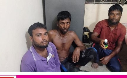 সুন্দরবন সাতক্ষীরা রেঞ্জে বিষ দিয়ে মাছ ধরার সময় তিন জেলে আটক