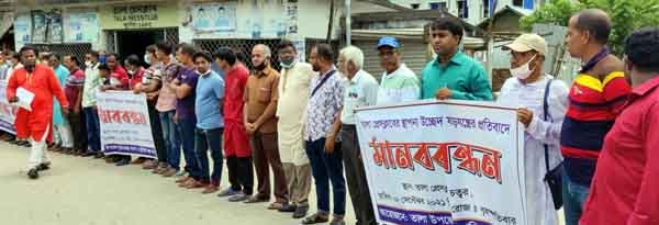 তালা প্রেসক্লাবের স্থাপনা উচ্ছেদ ষড়যন্ত্রের প্রতিবাদে মানববন্ধন