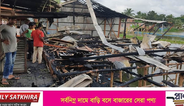 তালায় আগুনে পুড়ে ৫ টি দোকান ভস্মীভূত! ১০ লক্ষ টাকার ক্ষতিসাধন