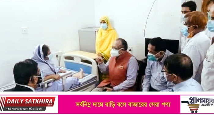 প্রয়াত সুরঞ্জিত সেন’র অসুস্থ্য স্ত্রীকে দেখতে হাসপাতালে ডা: রুহুল হক