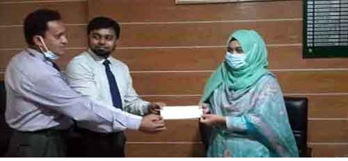 দেবহাটায় এনসিসি ব্যাংকের করোনা চিকিৎসার্থে ইউএনওর নিকট চেক হস্তান্তর