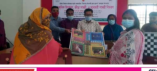 শ্যামনগরে ক্রীড়া সামগ্রী বিতরণ করেন এমপি জগলুল হায়দার