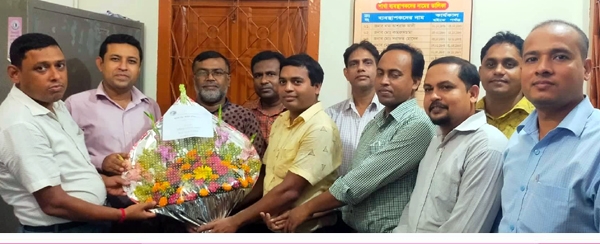 জনতা ব্যাংকের স্বাধীনতা ব্যাংকার্স পরিষদের সভাপতি রহিমকে সংবর্ধনা