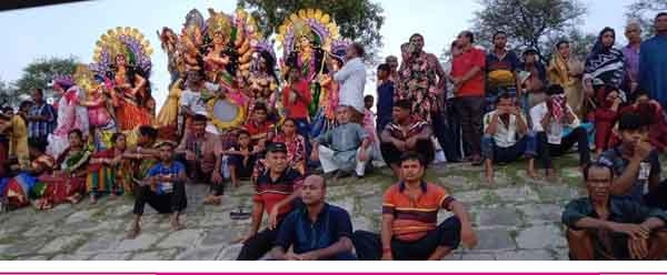ইছামতির বুকে নিজ সীমারেখা প্রতিমা বিসর্জনে মিলন মেলা