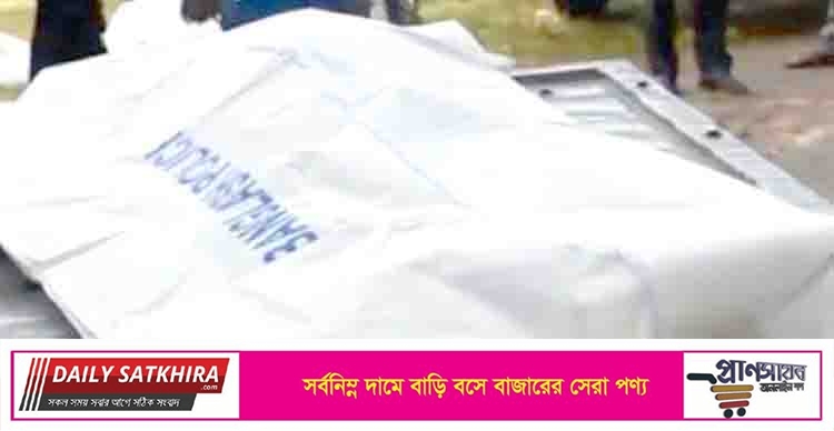খুলনায় কুপিয়ে হত্যার পর পুকুরে ভাসছে মা-বাবা ও সন্তানের লাশ