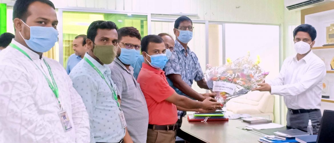 জেলা প্রশাসকের সাথে গ্রাম ডাক্তার সমিতির নেতৃবৃন্দের মতবিনিময়