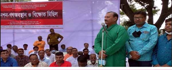 হিন্দু সম্প্রদায়ের ঘরবাড়ি ভাংচুর লুটপাট ও অগ্নিসংযোগের প্রতিবাদে সাতক্ষীরায় গণ অনশন