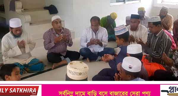 সাতক্ষীরায় শেখ রাসেলের জন্মদিনে দোয়া ও খাবার বিতরণ