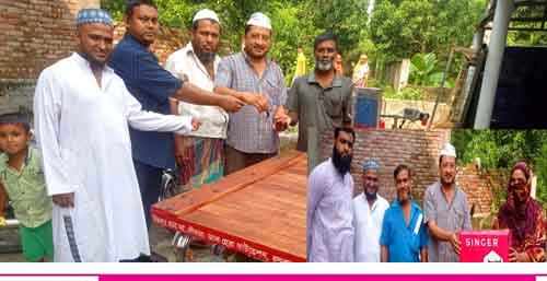 আল-হেরা ফাউন্ডেশনের পক্ষে ভ্যান ও সেলাই মেশিন বিতরণ