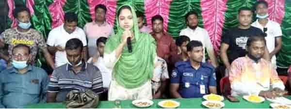 কা‌লিগ‌ঞ্জে পূজা মণ্ডপ পরিদর্শন করলেন জাপা নেতা সাফিয়া